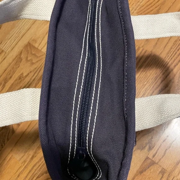 Lands End  Stylish Canvas Tote Insulated Lunch Bag with Navy Accents - Picture 5 of 12